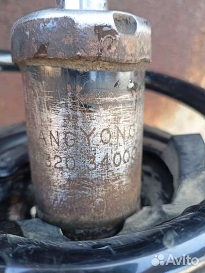 На SsangYong actyon амортизаторы передние