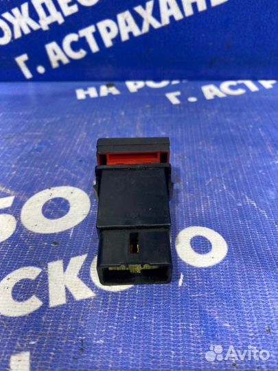 Кнопка аварийной сигнализации Hyundai Elantra Xd