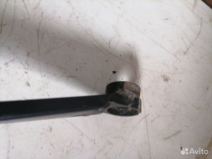 Поводок (держатель) стеклоочистителя передний