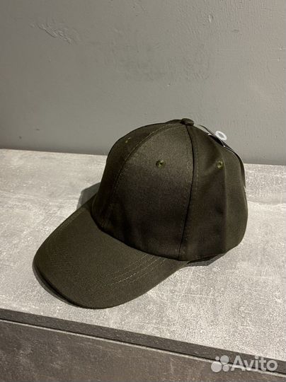Кепка новая темно-зеленая