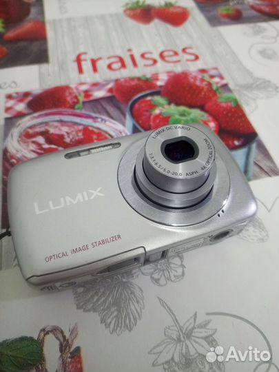 Компактный фотоаппарат lumix