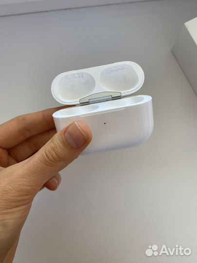 Кейс и левый наушник airpods pro 2 оригинал