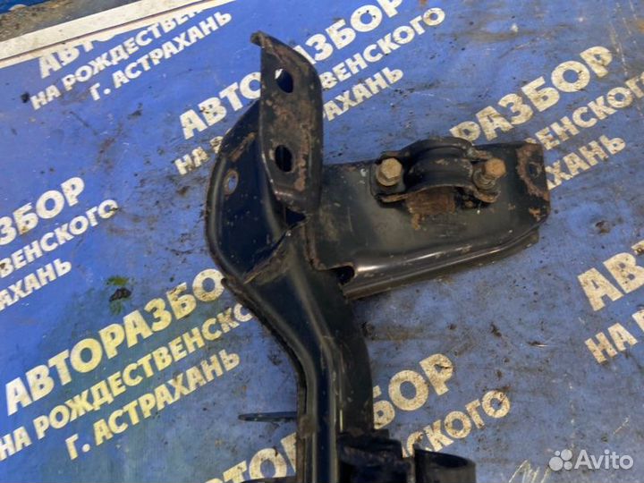 Балка подмоторная. Nissan Largo минивен KA24DE