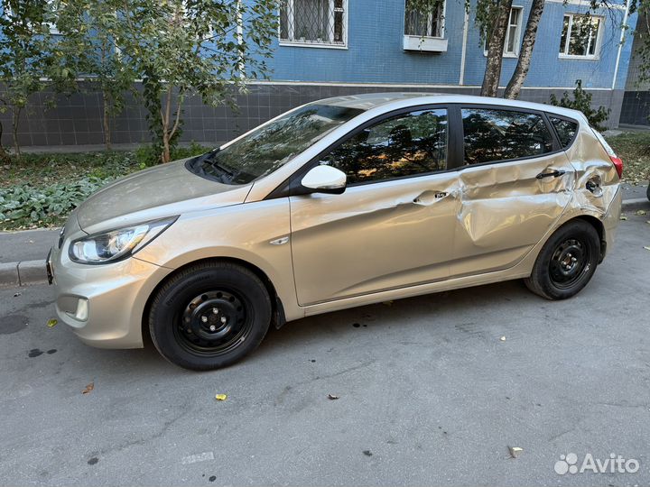 Hyundai Solaris 1.4 МТ, 2011, битый, 125 000 км