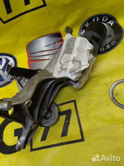 Кронштейн масленого фильтра Audi A4 седан 2.0 cdnc