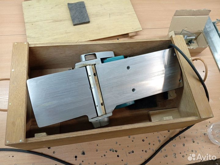 Рубанок Makita 1806b