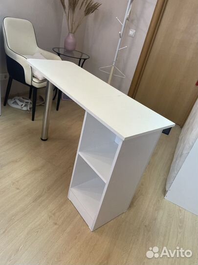 Маникюрный стол