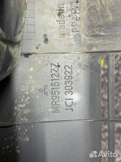 Обшивка задней панели багажника Colt (Z3) Кольт