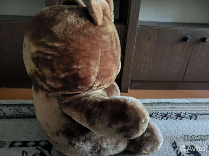 Большой плюшевый Мишка