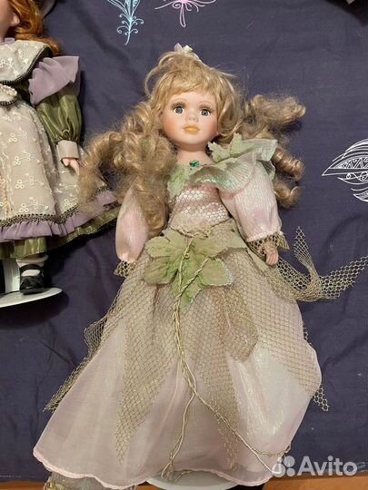 Кукла фарфоровая