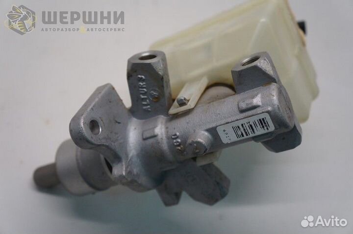 Тормозной цилиндр главный в сборе с бачком LR0155