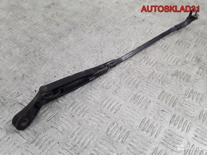 Поводок стеклоочистителя правый VW Passat B5+