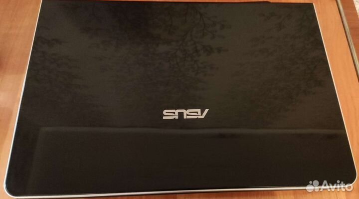 Огромный 17'3 (1920x1080) на i7/12гб/SSD