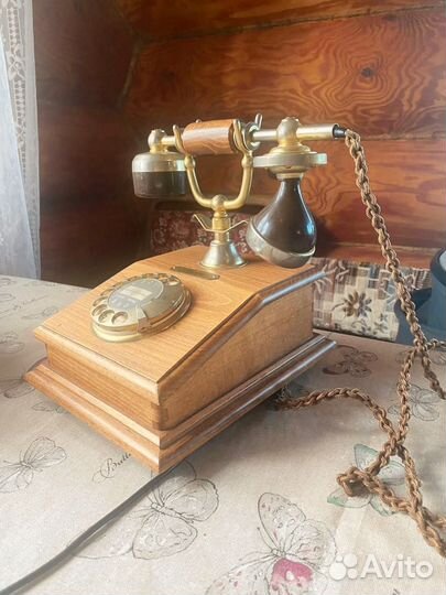 Телефон Ретро