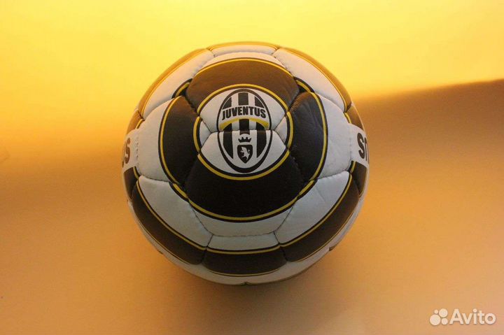 Футбольный мяч juventus