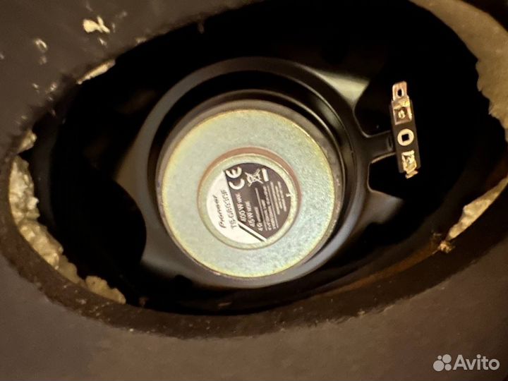 Акустическая полка на Весту седан