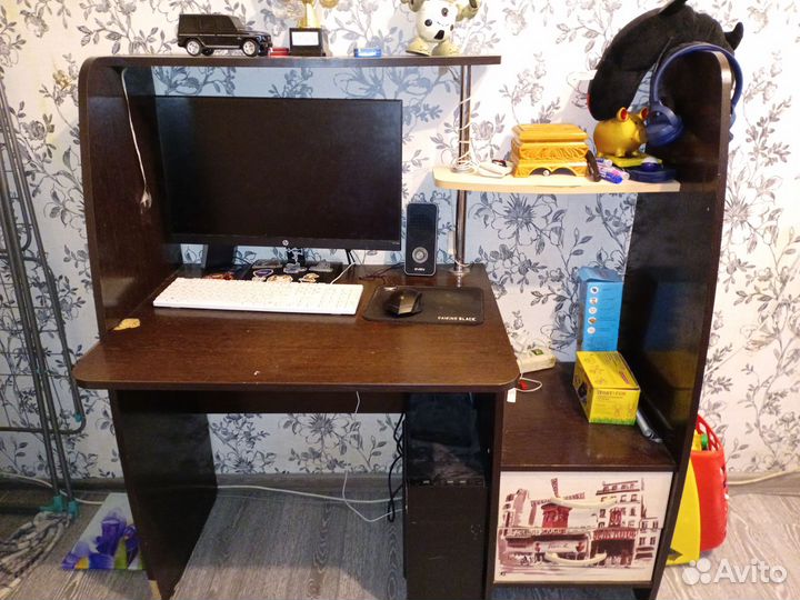 Компьютерный стол