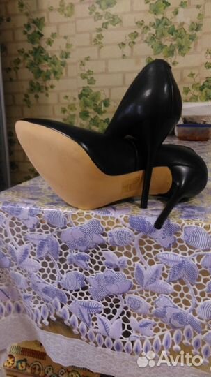 Туфли темно-синие новые на каблуке натуральная кож