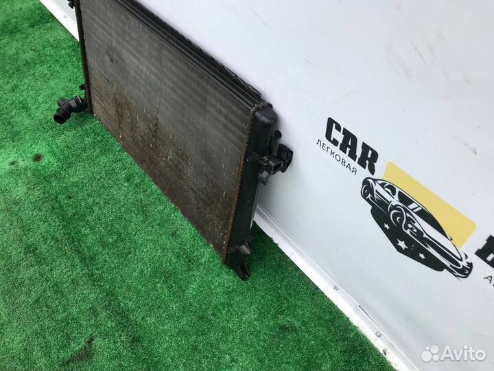 Радиатор системы охлаждения Volkswagen Caddy