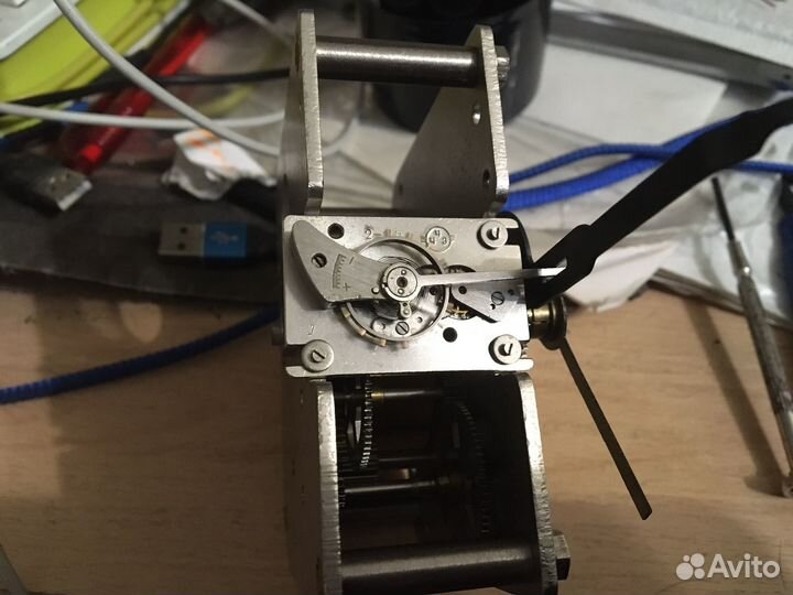 Приставной ход к корабельным часам неисправный