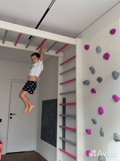 Детская двухъярусная кровать