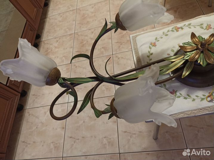 Продается люстра