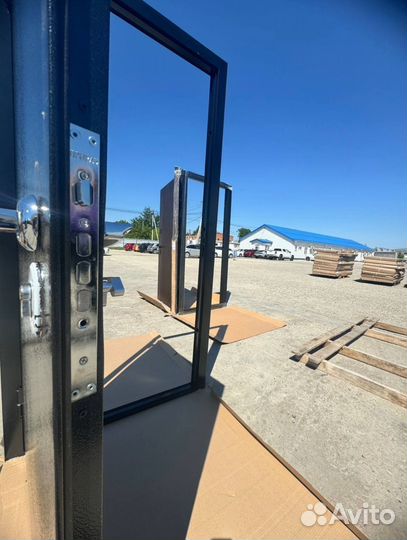 Дверь входная металлическая новая