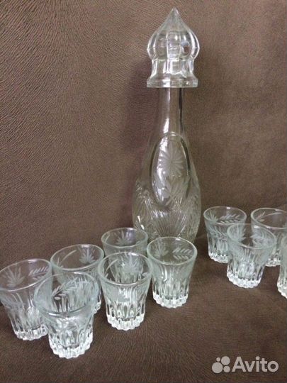 Графин и рюмки