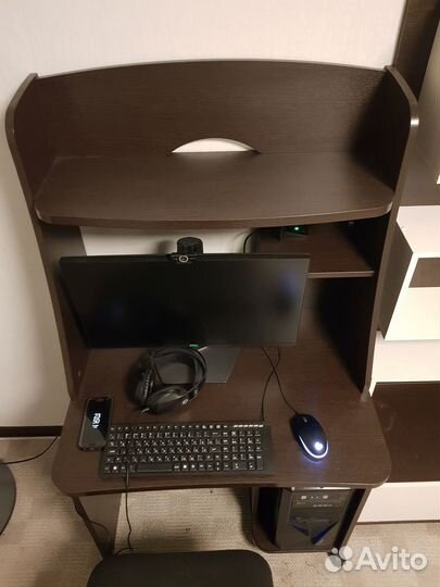 Стол компьютерный
