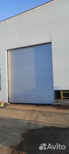 Монтаж секционных ворот