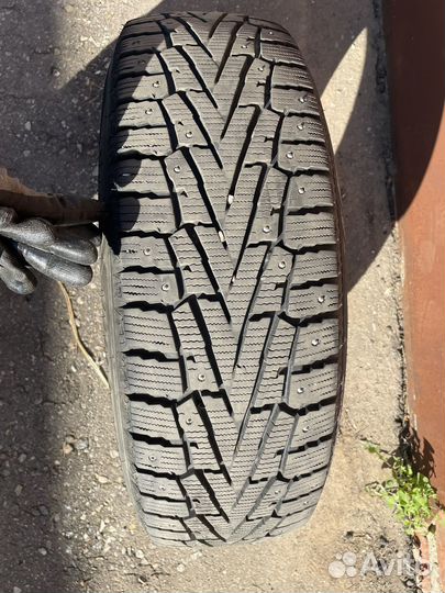 Roadstone Winguard WinSpike SUV 225/65 R17