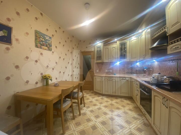 2-к. квартира, 64,2 м², 10/17 эт.