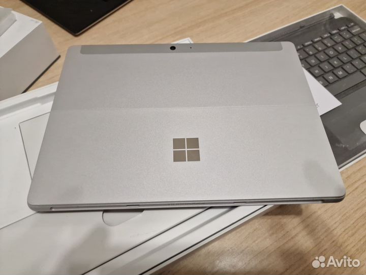 Планшет Microsoft Surface Go 2 с клавиатурой