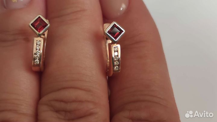 Серьги с бриллиантами и гранатом