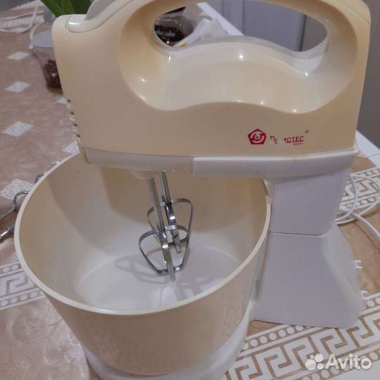 Миксер с чашей