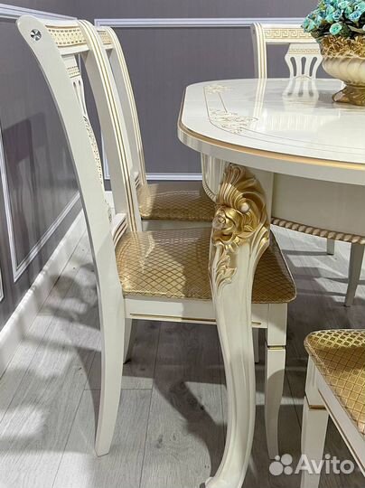 Стол обеденный. В наличии