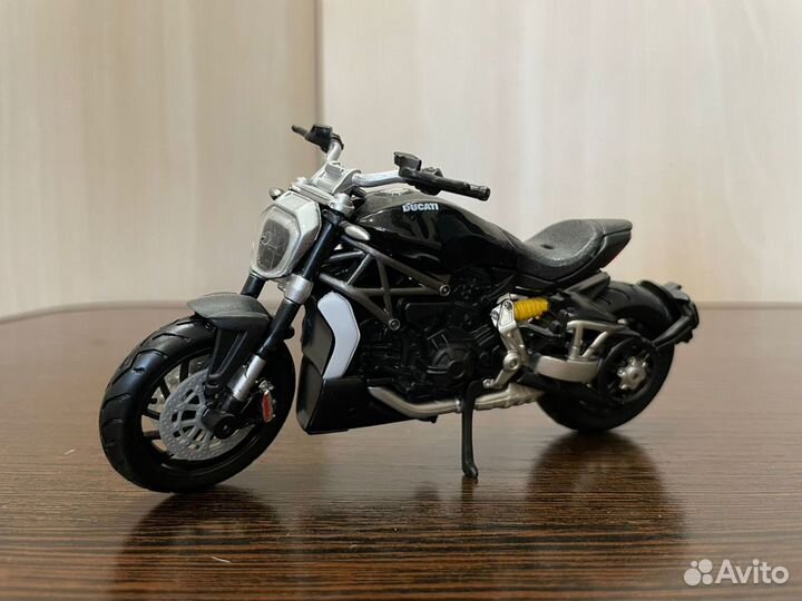 Модели мотоциклов 1:18 Ducati