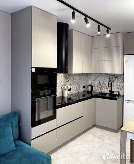 Кухня новая угловая/столешница в подарок