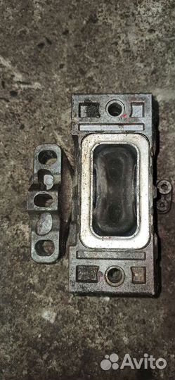 Опора двигателя правая VW golf 4