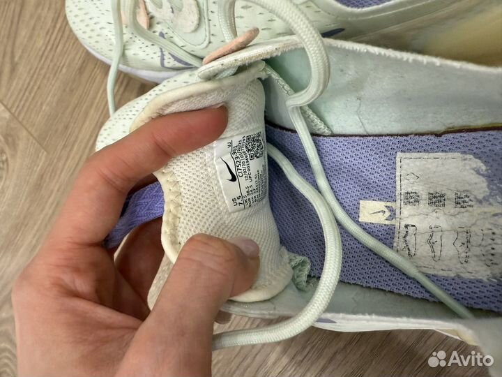 Кроссовки Nike женские