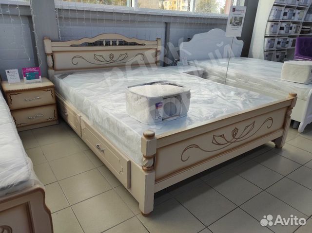 Кровать массив