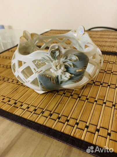 Ваза фарфоровая