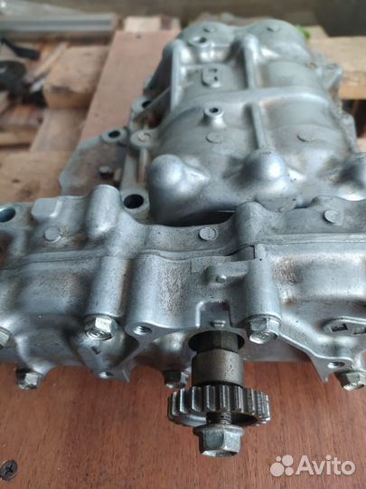 Насос подачи масла в моторе 2.4 Бензин J24B Suzuki
