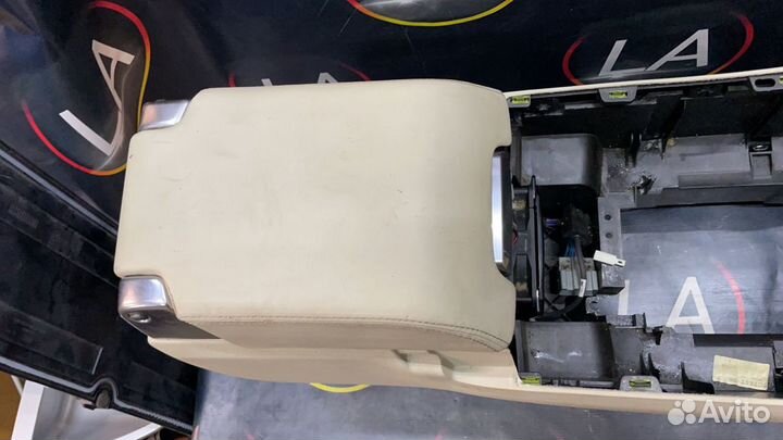 Подлокотник с холодильником Range Rover Sport L320