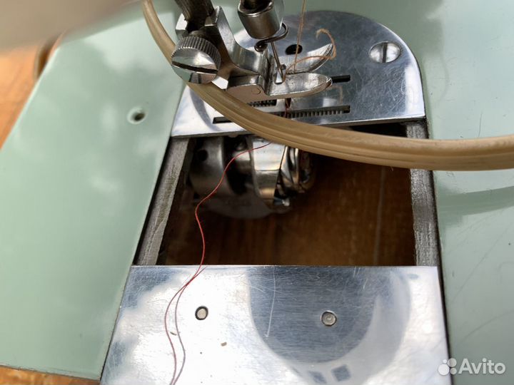 Швейная машина LADA