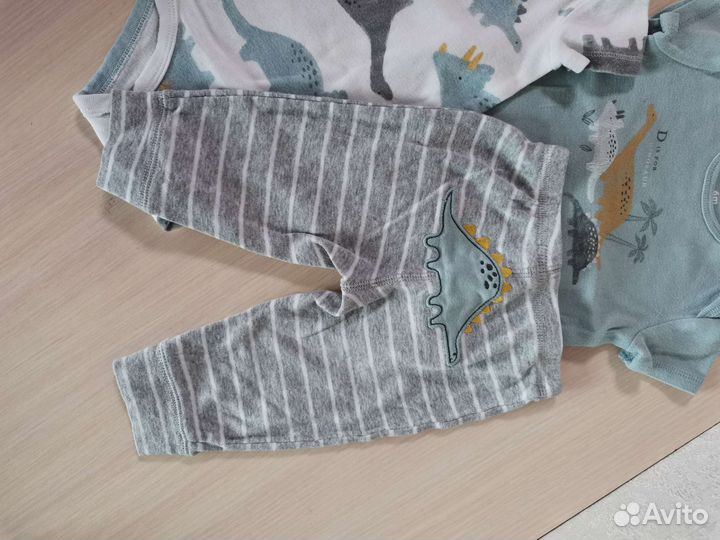 Боди Carter's 6 мес