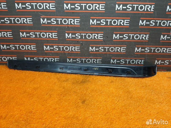 Накладка на порог салона передняя правая Bmw