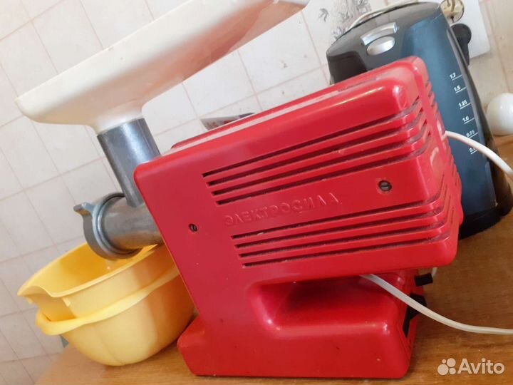 Мясорубка электрическая 