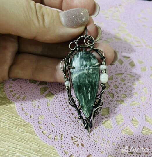 Кулон с натуральным камнем серафинит