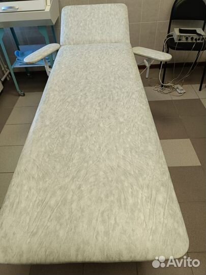 Стол перевязочный с электроприводом